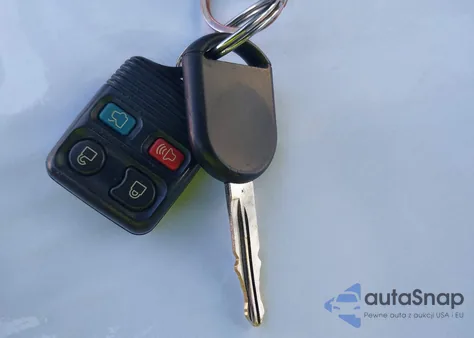 2010 Ford Focus Se из США, поврежденный, VIN 1FAHP3FN5AW171642